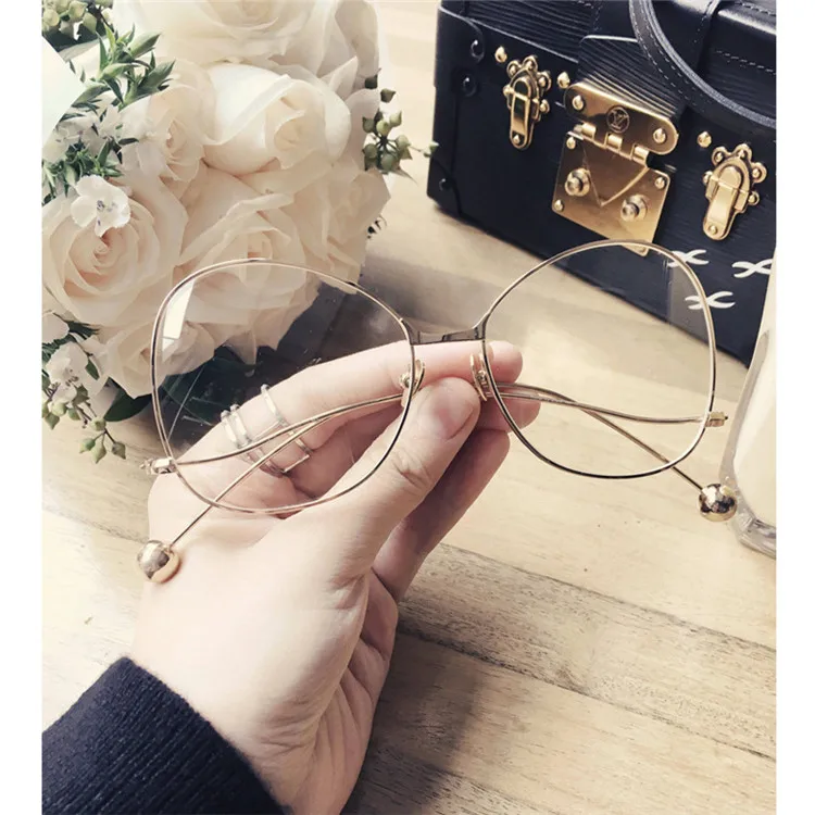 3720595556_1820445784