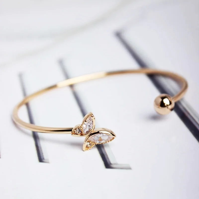 

Elegant Design Women Butterfly Bracelet Golden Plated Open Rhinestone Cuff Bracelets Trendy Insect Suitable for Any Occasion