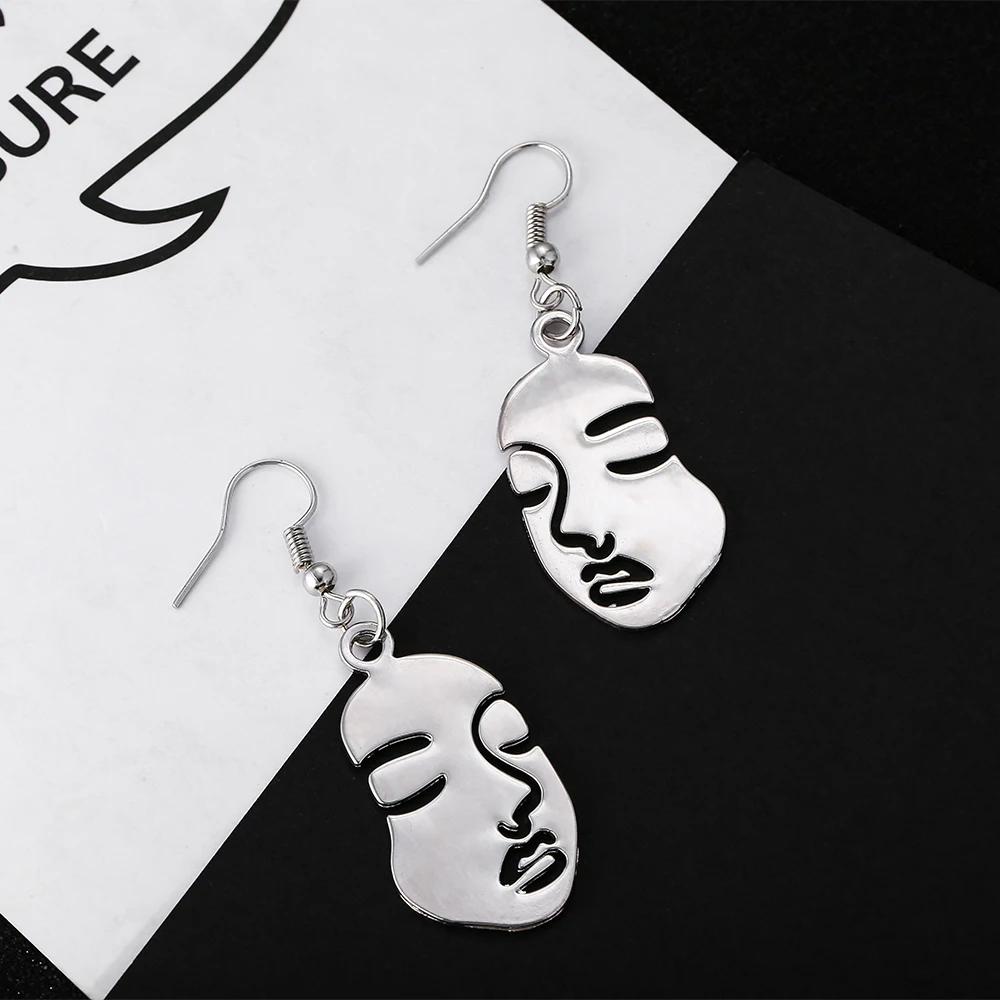 

New Arrival Abstract Stylish Hollow Out Face Dangle Earrings For Women Statement Drop Tassel Earrings boucles d'oreilles