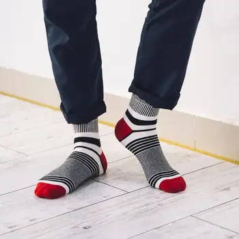 

2020 New 5 Pairs Mens Color Block Fine Stripes Print Cotton Crew Socks Harajuku Hosiery