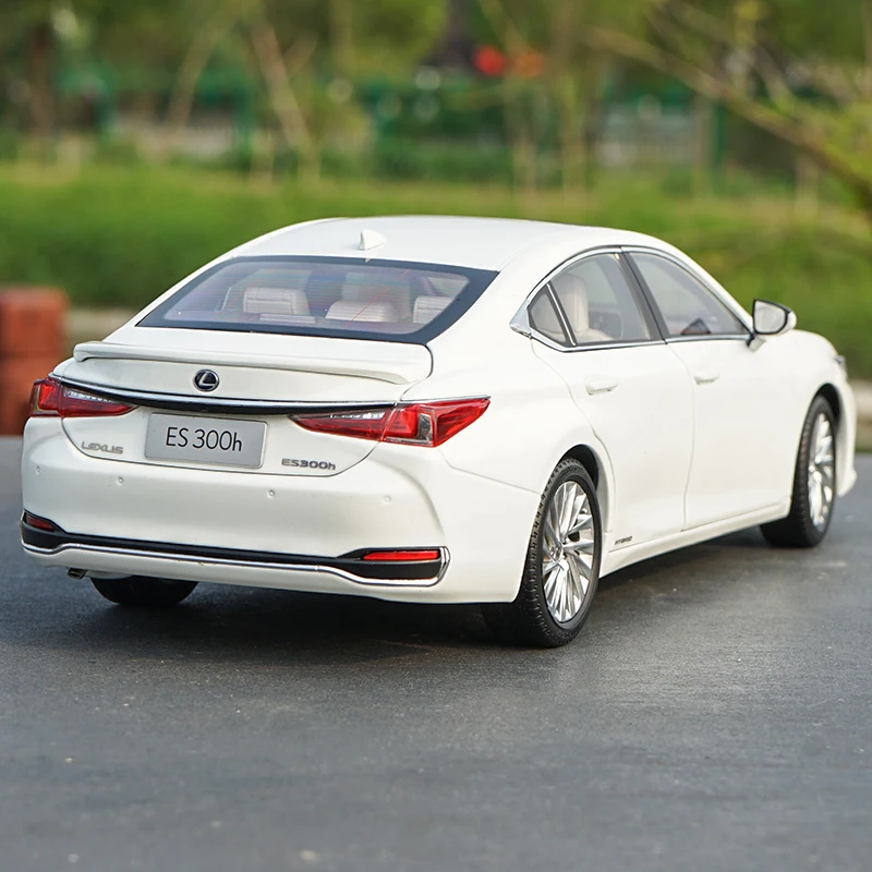 1:18 весы Lexus ES ES300H 2019 литье под давлением модель автомобиля с SAMLL подарок|Наземный