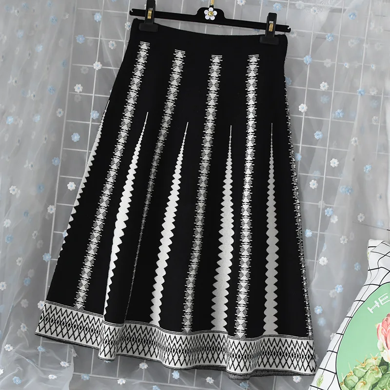 

2021 New Autumn Women's Elastic Waist Black and White Striped Color-blocking Knitted Skirt with Large Swing A-line Skirt F628