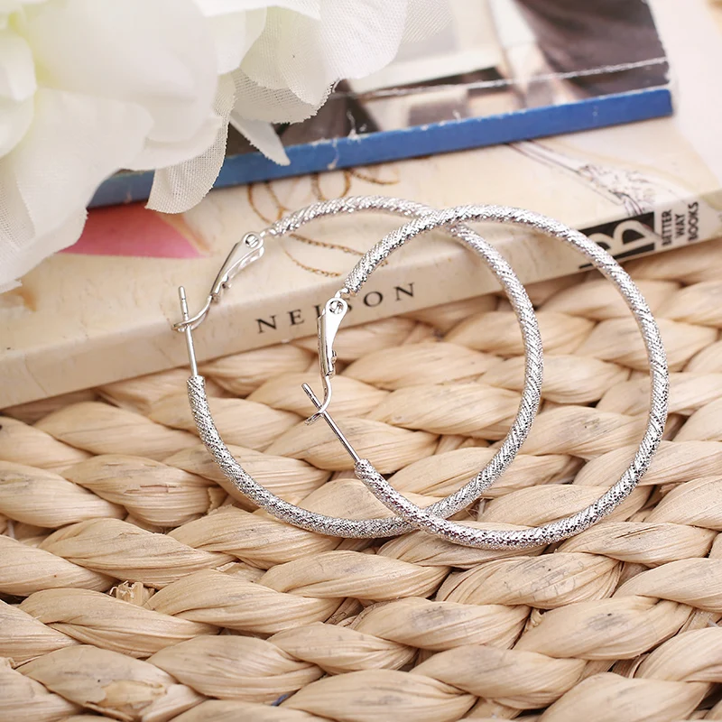 

Imitation Rhodium Plated Hoop Earrings Temperament Ladies circle earring for Women Lovely Charm Jewelry Birthday Party Gifts