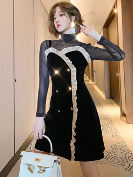 

Turtleneck glitter silver silk bottoming shirt + double-breasted suspender skirt with wooden ears two-piece 2020 autumn new