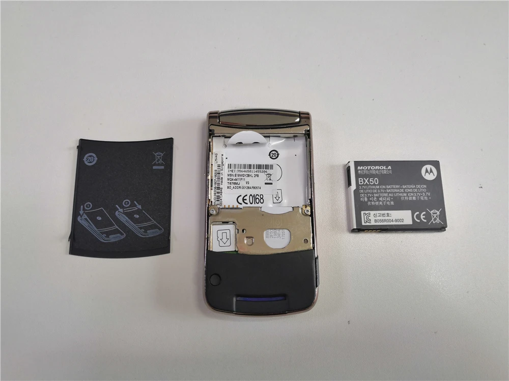 V9 100% Original Motorola RAZR2 V9 GSM 2.2Inches 2MP Camera Bluetooth Java Cellphone Flip Unlocked Mobile Phone iphone 11 refurbished