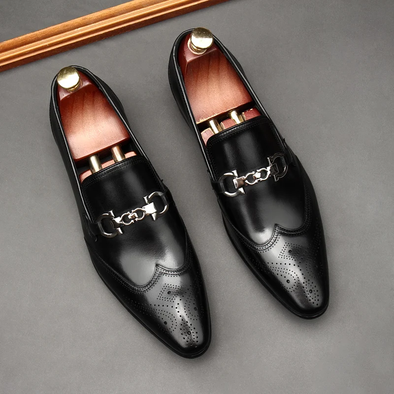 Oxford man in leather shoes, dress shoes, pointy, English style. Made of pure leather, dress, carved, married, size 46
