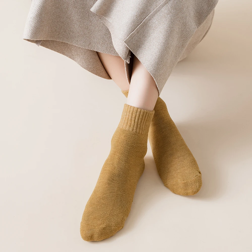 New Winter Vrouwen Socks Dikke Warme Effen Kleur Wol Harajuku Retro Koude Slip Mode Toevallige Kasjmier Modieuze Sokken 1-Pair New Winter Vrouwen Socks Dikke Warme Effen Kleur Wol Harajuku Retro Koude Slip Mode Toevallige Kasjmier Modieuze Sokken 1-Pair