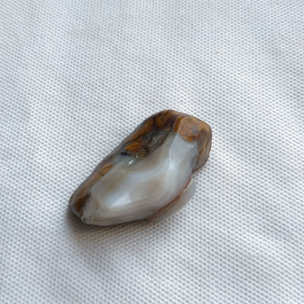 Natural beautiful stone Ornamental raw stone raw agate Silk Road Collectibles unique collection Natural beautiful stone Ornamental raw stone raw agate Silk Road Collectibles unique collection