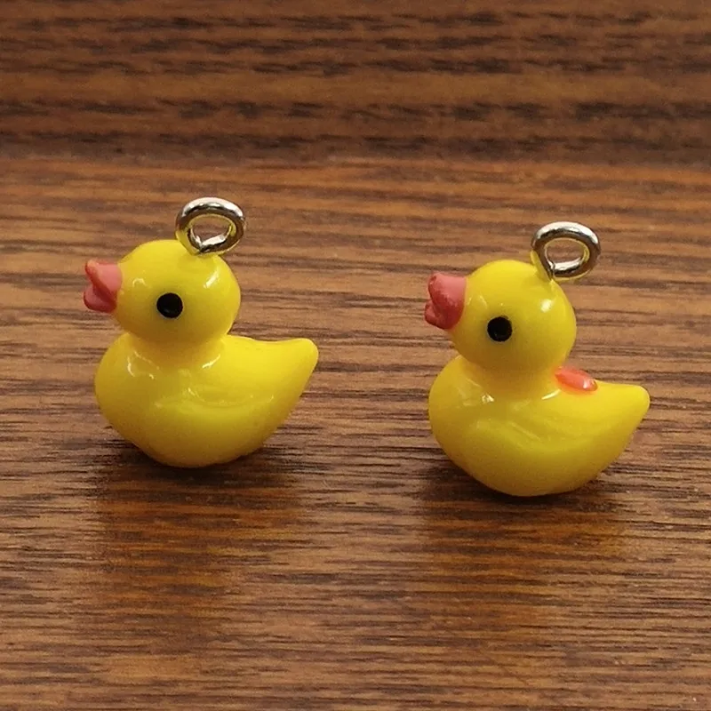 10 uds. De animales de la familia, pequeños abalorios de resina de pato amarillo, colgante de Animal, pendiente artesanal, joyería de moda