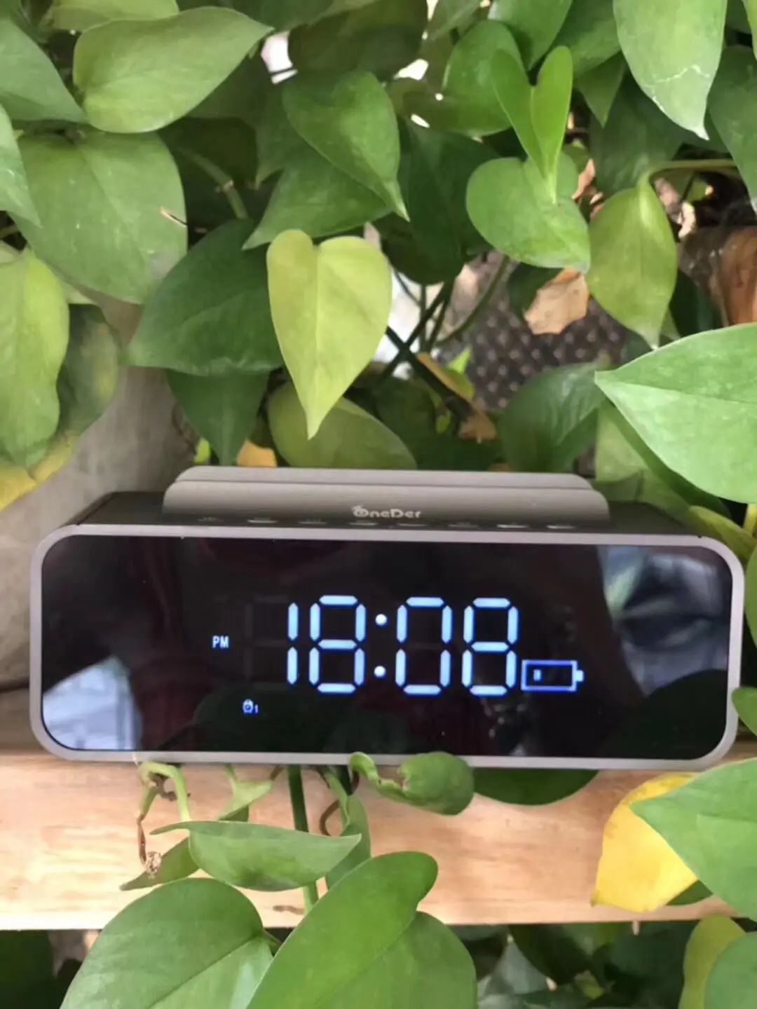 Oneder V06 Смарт Bluetooth динамик светодиодный дисплей прикроватные часы будильник мобильный телефон Поддержка карты Instert звук