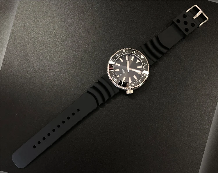 com pulseira de aço inoxidável e vidro