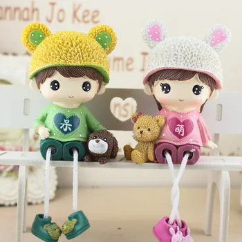 

"Lovely Couple Dolls CartoonBoy Girl Hanging Feet Dolls CraftsGift Resin Figurine Home Office Decoration Wedding Gifts Birthday"