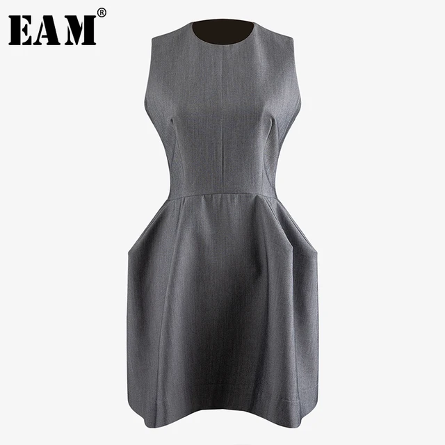 [EAM] Women Three-dimensional Gray Backless Dress New Round Neck Sleeveless Loose Fit Fashion Tide Spring Summer 2020 1U792