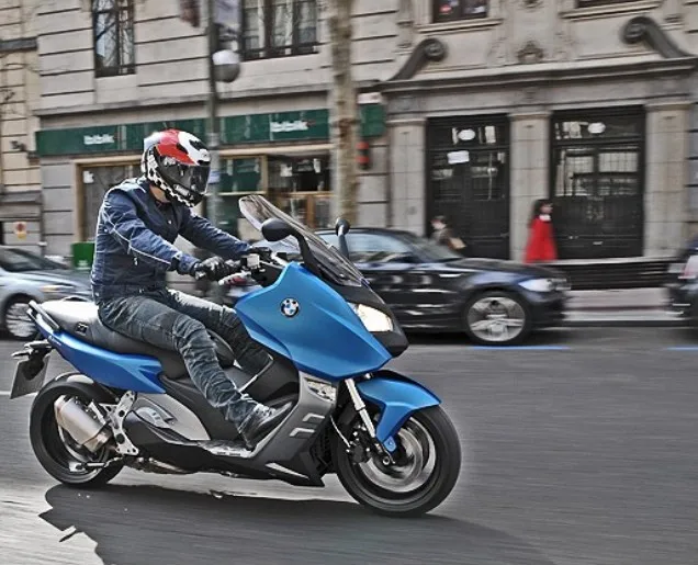 3469587085_589911093