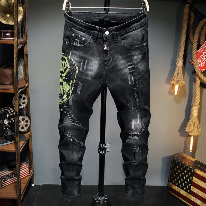 Pantalones vaqueros rasgados de otoño para hombre, Vaqueros ajustados de PP con diamantes de imitación negros, ropa de tendencia de moda, 2021