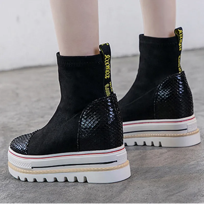 Boots Women Mid-calf Flock Black Beige Rubber Boots For Women Fashion Vintage Serpentine Pattern Warm Winter Flat Platform Shoes