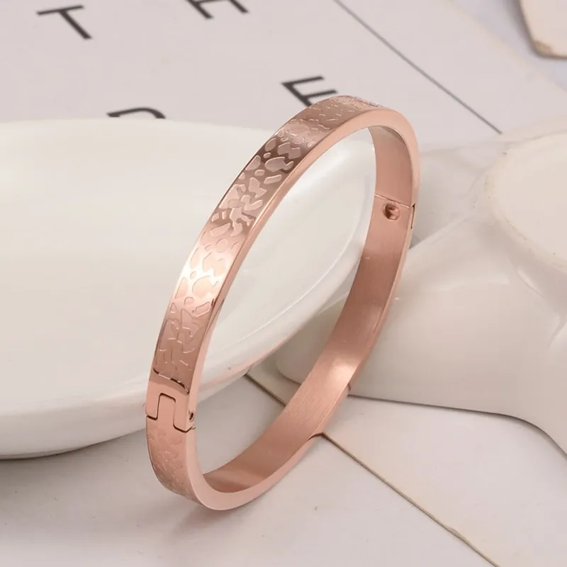 

Classic titanium stainless steel rose gold bracelet, ladies leopard pattern cuff bracelet, beautiful jewelry gift for women