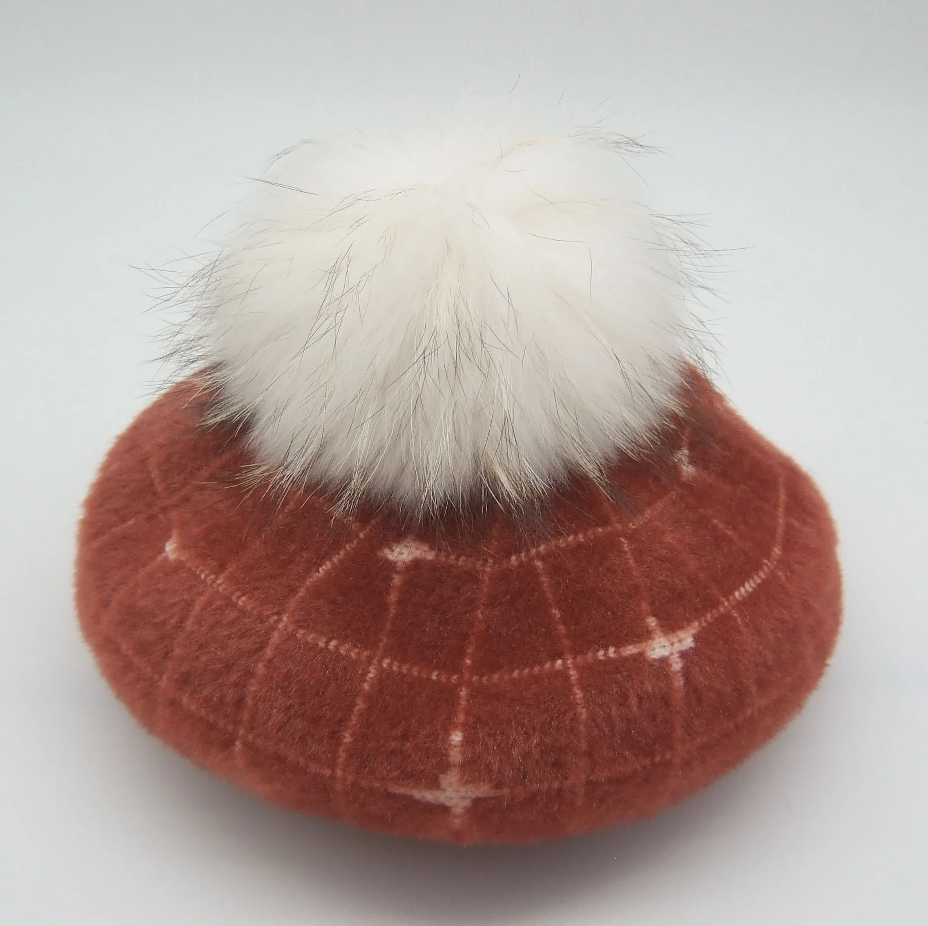 white pompom Модные женские береты с помпоном, зимние женские повседневные теплые шапки из меха енота 14 см, кашемировые шерстяные береты - Цвет: white pompom