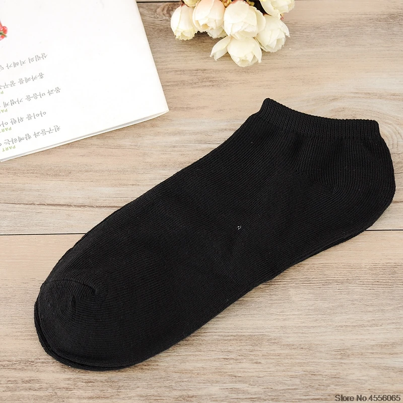 1 Pair Men Soft Sports Socks Breathable Sport Socks Mens Random Color Casual Short Socks High Quality D0370