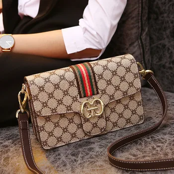 

New women's bag 2019 new messenger bag fashion simple ladies small square bag Korean version magnetic buckle shoulder bag