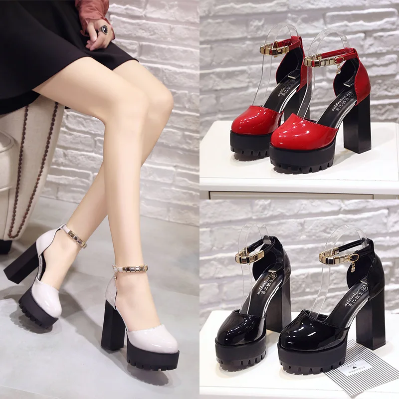 Блестящие женские дизайнерские туфли привлекательные на высоком каблуке и