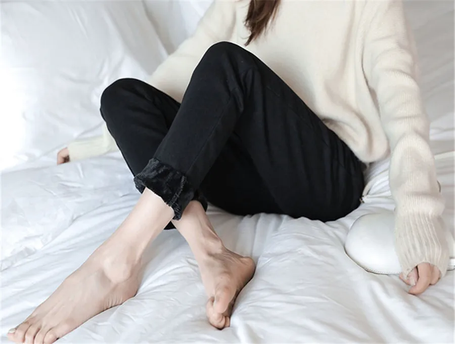 2022 New Winter Women Trousers Plus Velvet Thick Warm Jeans Elegant Female High Waist Large Size Slim Little Feet Pants F032 white jeans