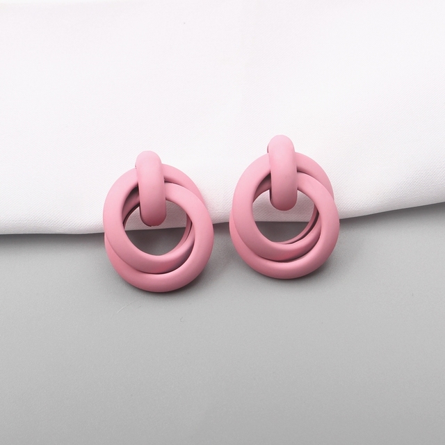 7Colors Stud Earrings Women Pink Spray Painted Metal Twisted Statement Earring Punk Simple Beautiful Jewelry Wholesale Gift