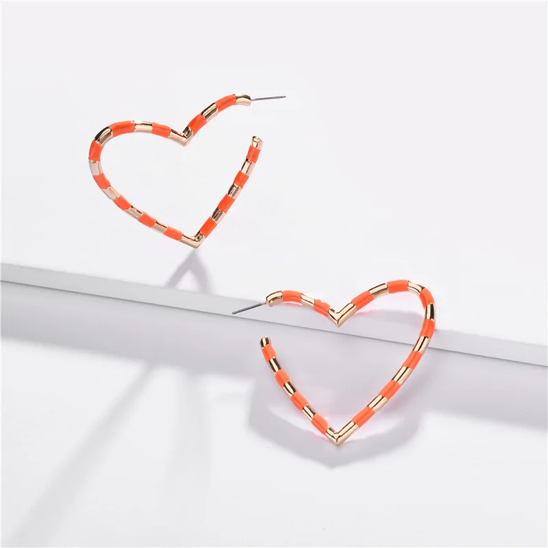 

Hollow Out Heart Shape Colorful Double Side Coating Alloy Stud Earrings Simplest Women Summer Fashion Gift Stud Earrings