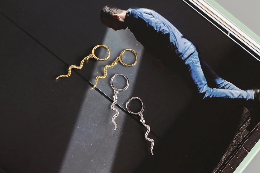 1 пара европейских геометрических небольших животных змеи серьги-кольца для женщин Панк Простой стерлингового серебра 925 круглая серьга S02