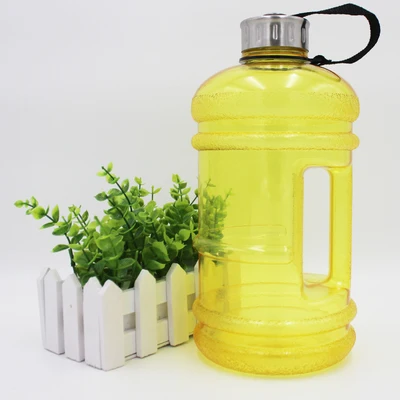 Портативный 2.2L большая емкость 1/2 галлонов бутылка для воды Bpa Бесплатный шейкер для протеина пластиковая Спортивная бутылка ручной захват тренажерный зал фитнес чайник - Цвет: Цвет: желтый