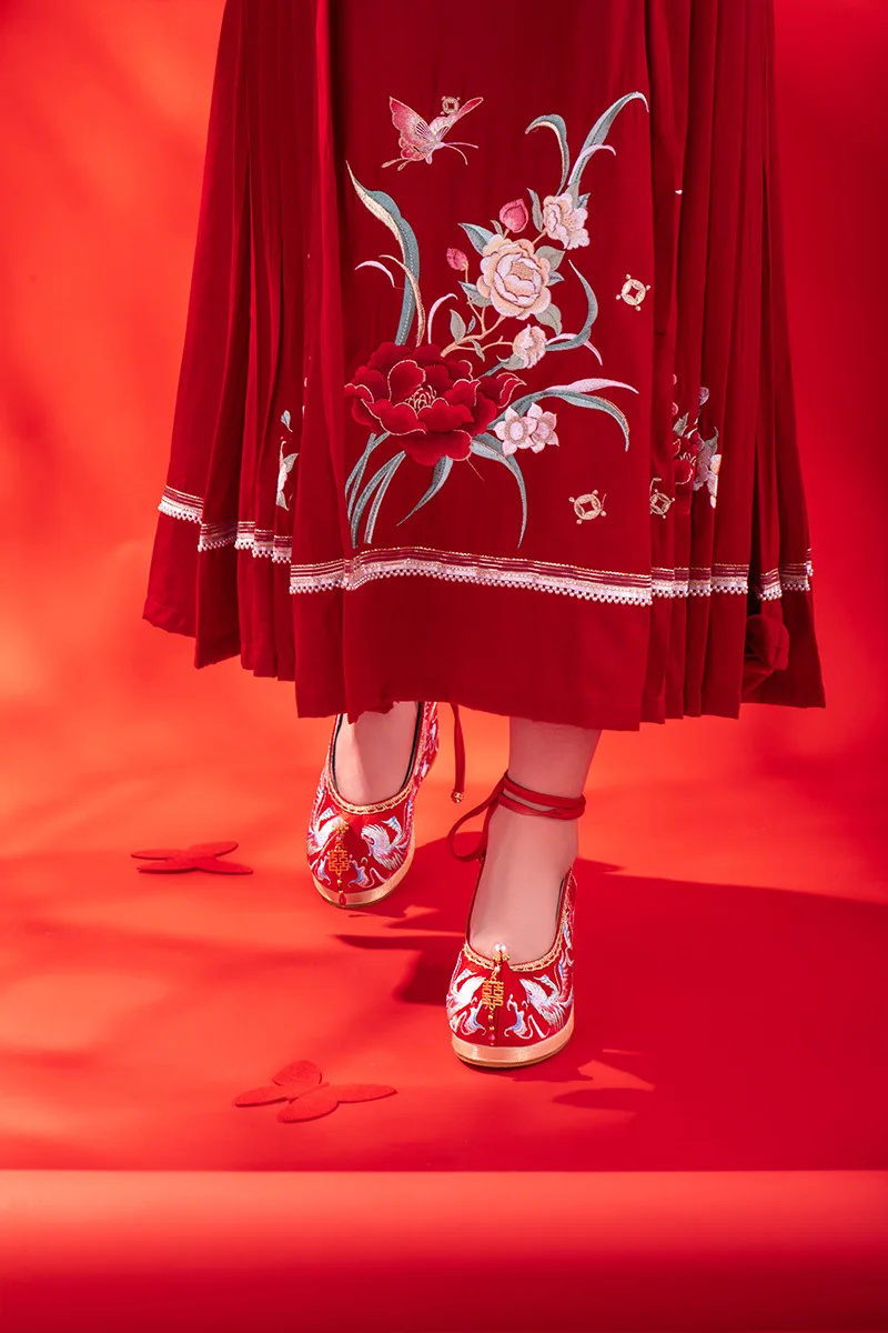 Chinese Embroidered Phoenix Flower Cloth Shoes Ancient Wedding