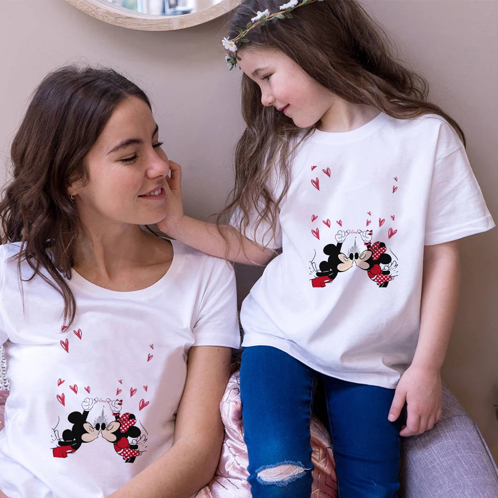 Harajuku Kawaii T camisa mujeres Camiseta de Mickey Minnie beso divertida camiseta de hombre de dibujos animados de los niños camiseta Anime familia Top Dropship