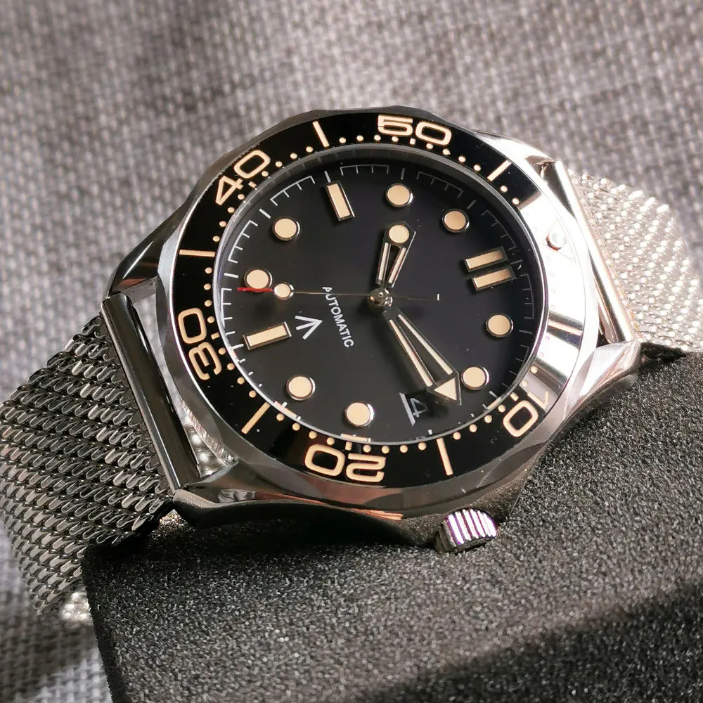 

41mm Mechanical Automatic Men Watch Sapphire Crystal Date Indicator Stainless Steel Bracelet