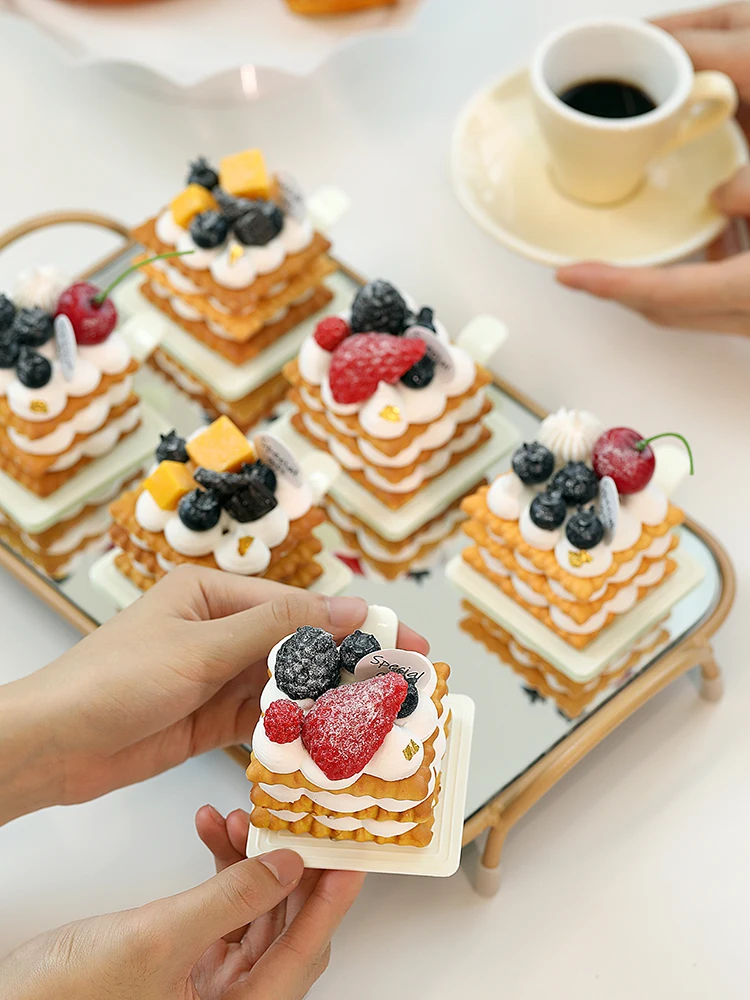 SWEETGO искусственные кремового цвета Бисквитное 3-слойное - Цена: 730,97 - 4 912,49 руб.