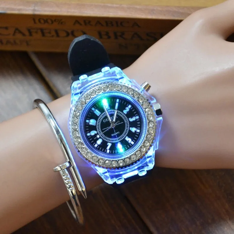 Hot Style Shine LED Kids Watches Flash Watch Silicone Watch for Students and Children Watch afbeelding