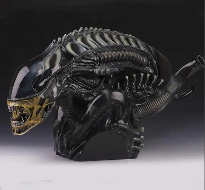 

Alien vs. Predator 1:1 statue