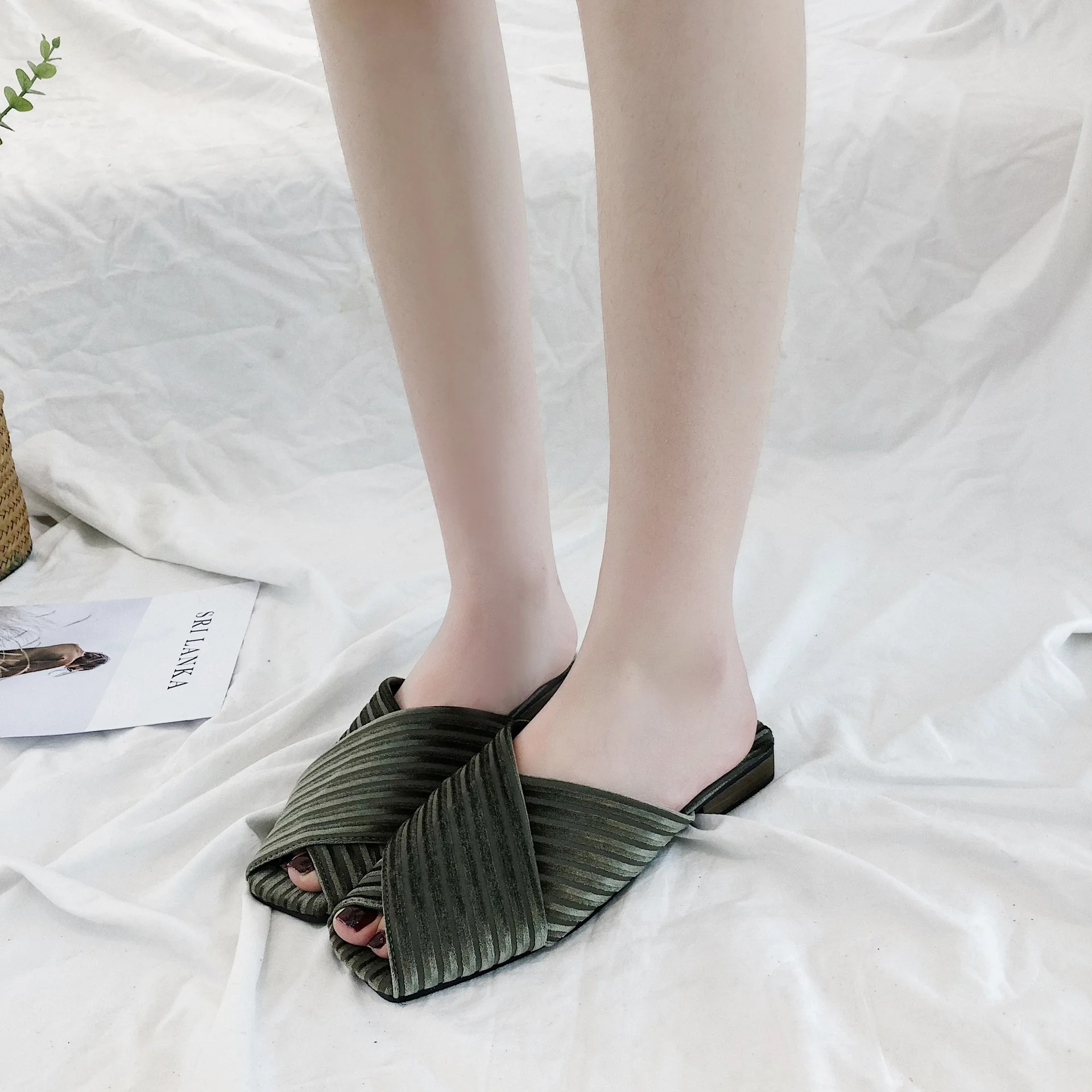 

Summer Fashion Leisure Slippers for Women Outdoor Flock Striped Mature Slides Platform Solid Open Toe Casual Shoes