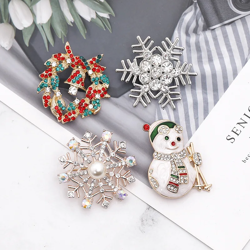 

Christmas Snowflake Rhinestone Brooch Creative Jingle Bell Clothing Pin Badge Women Men Coat Jacket Dress Jeans Accessories 1PC