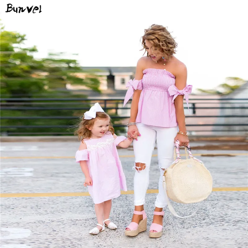 Pink Bunvel/одежда «Мама и я» полосатая одежда с вырезом лодочкой и бантом для мамы и дочки одинаковые комплекты для семьи Vestidos f - Цвет: Pink