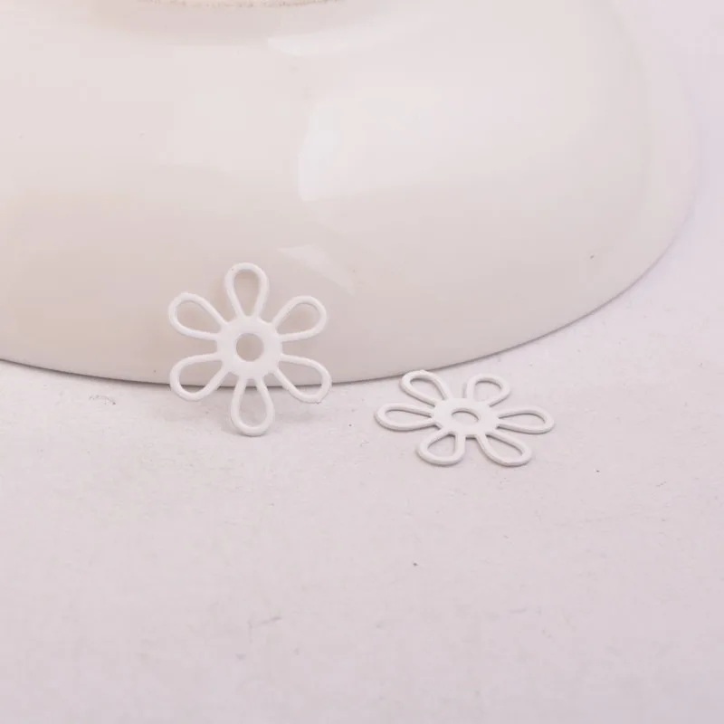 White 50 шт. AC10911 15 мм Цветок филигранные подвески Diy ювелирные изделия ожерелье - Окраска металла: White