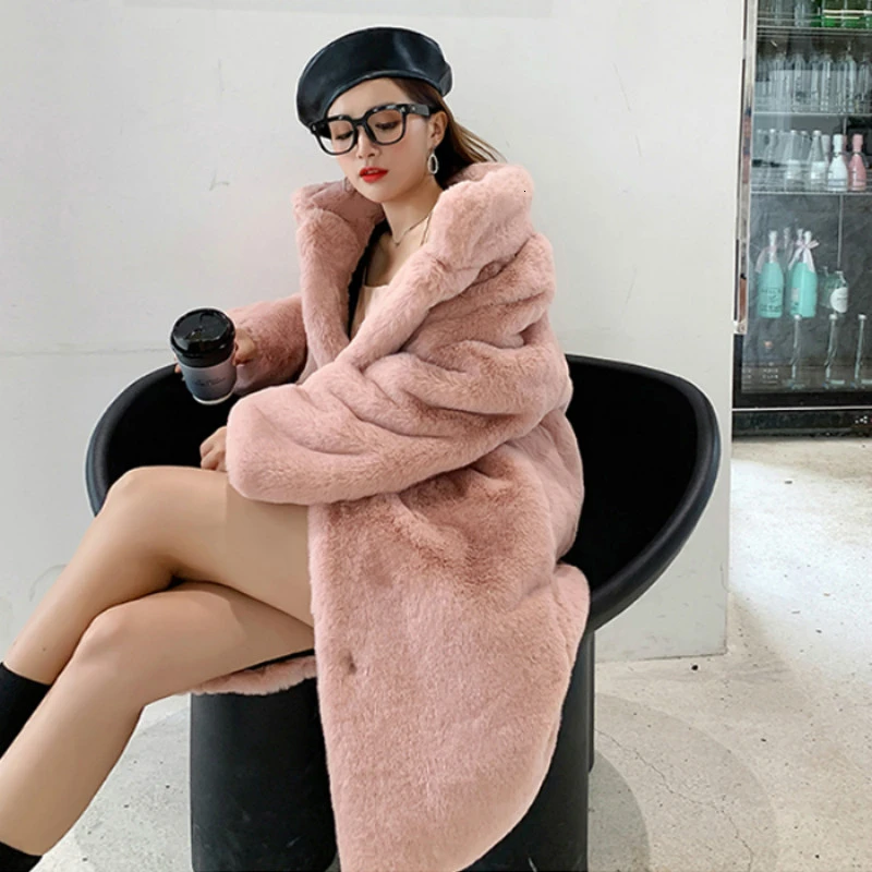 Pink Зимнее женское высококачественное меховое пальто из искусственного меха куницы роскошное длинное меховое пальто Свободное пальто с отворотом толстое теплое женское плюшевое пальто больших размеров - Цвет: Pink