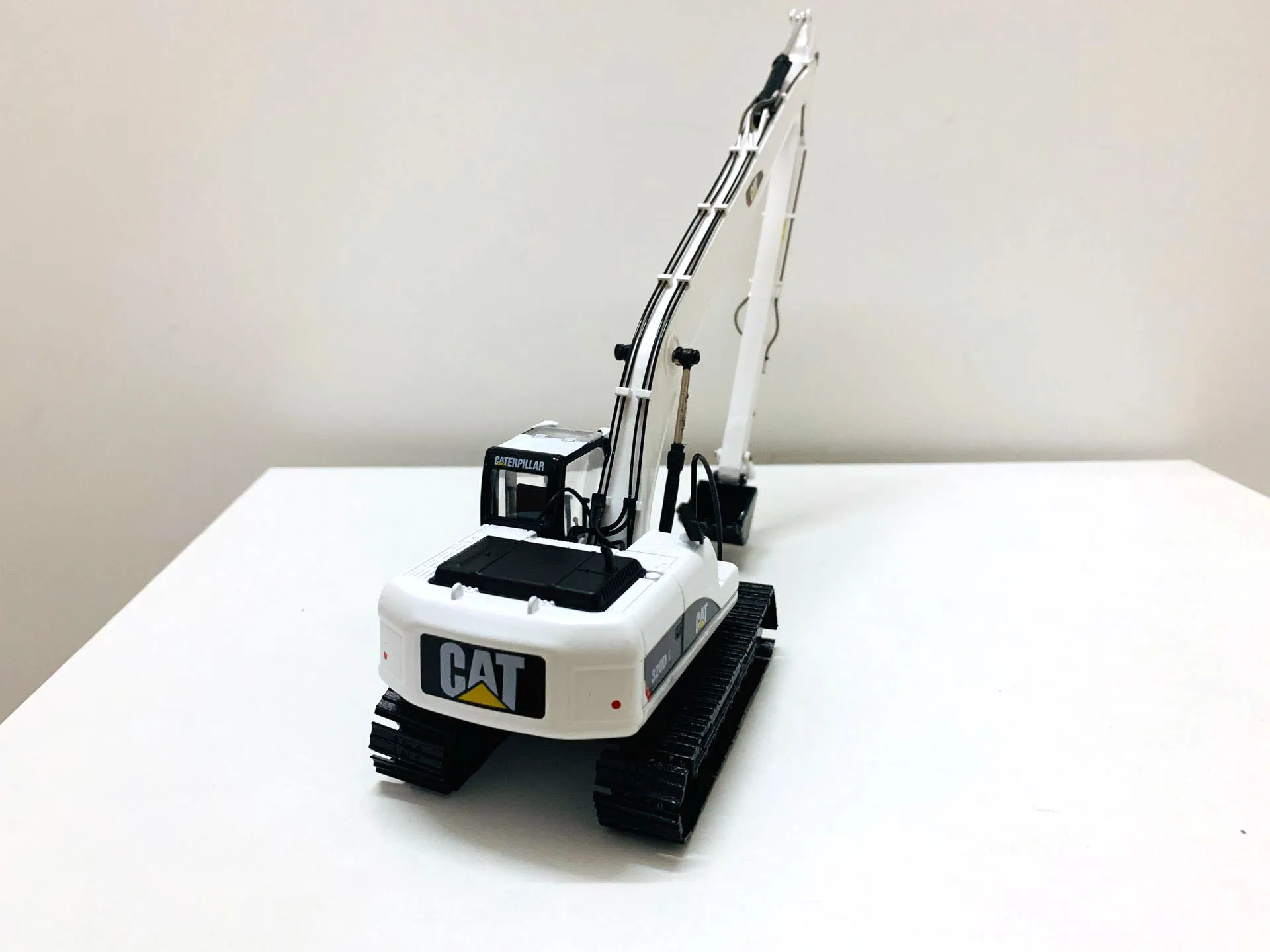 Модель инженерной техники Cat 320D экскаватор с длинной штангой масштаб 1:50|norscot