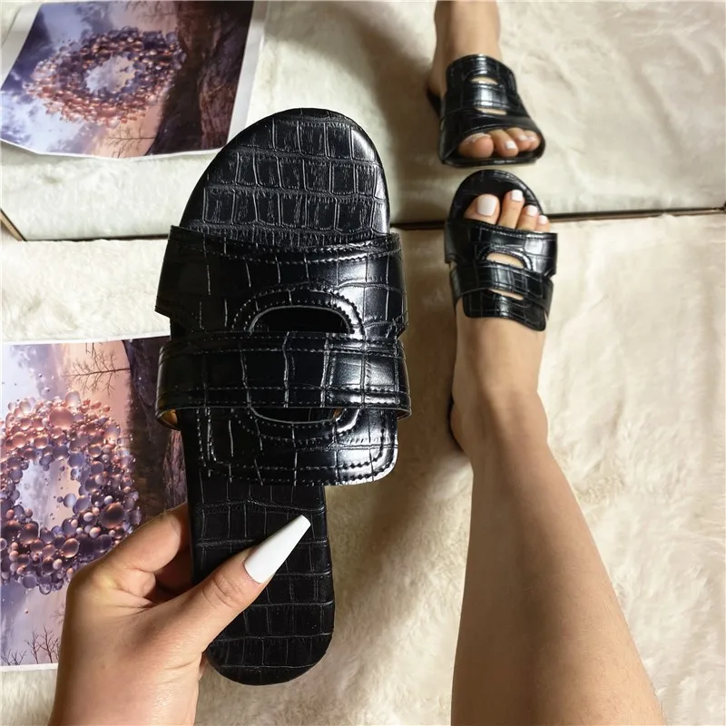 

Summer Women Shoes Flat Bottom Fashion Slides Outdoor Wear Slippers for Woman Beach Shoes White Black Leather Designer Slippers