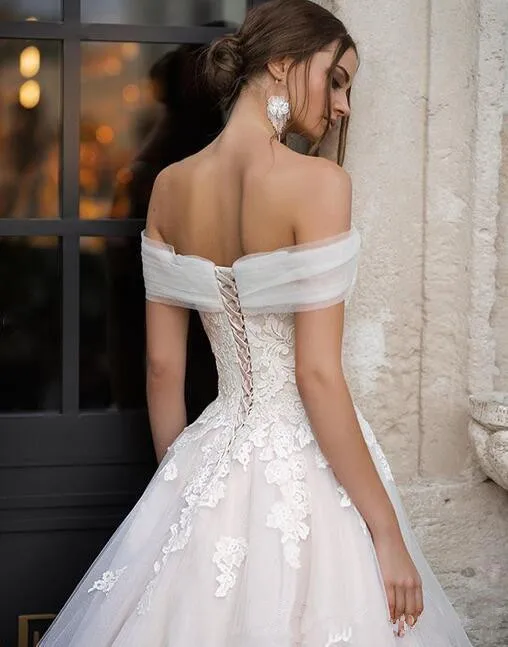 gali-karten-2019-classy-a-line-wedding-dresses-off-the-shoulder-lace-tulle-bridal-gowns-wedding-gowns-court-train-lace-up-vestidos-de-novia (2)_副本