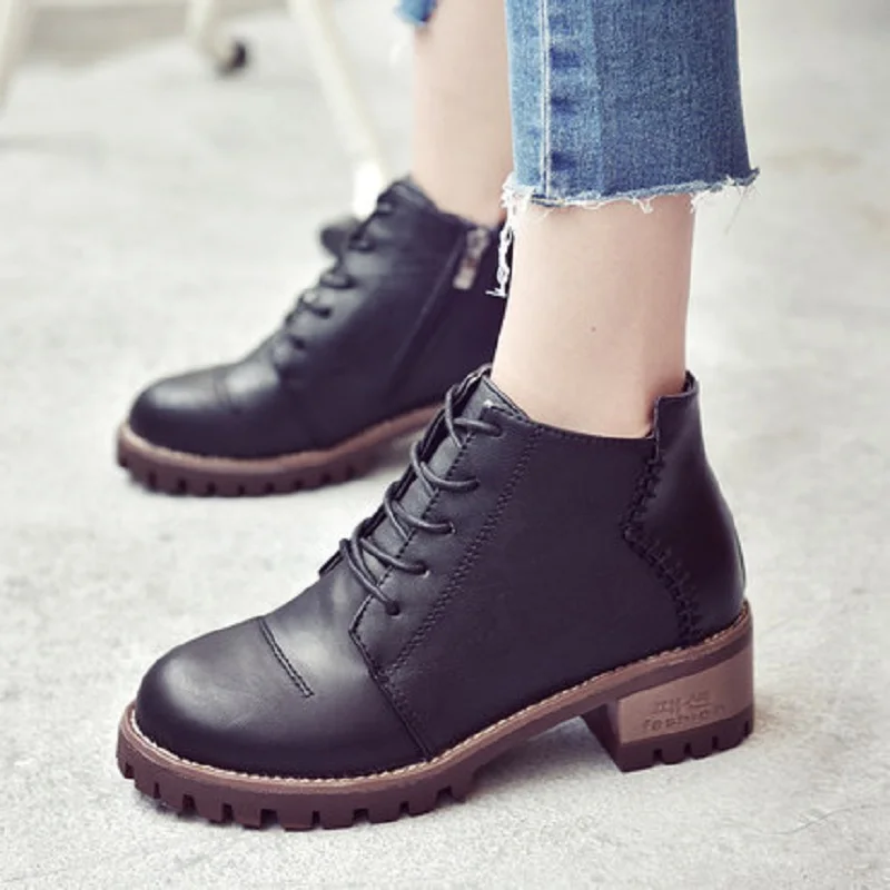 

2019 new retro thick with ankle boots women's autumn and winter lace with a round head wild short fashion boots