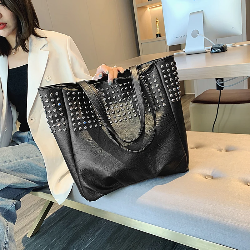 

Women's bags large bags 2020 autumn new large-capacity hand ladle shoulder bag fashion simple rivet bag women wild tide