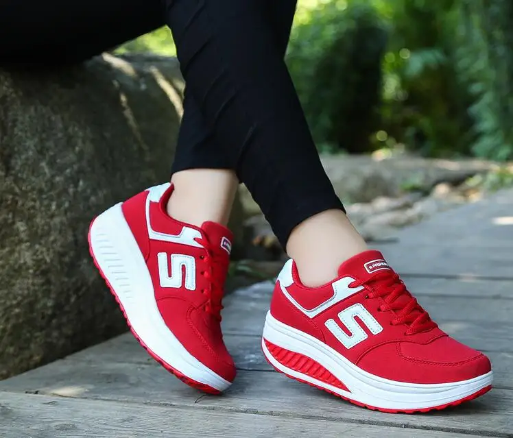 Женская обувь на платформе; светильник на танкетке; zapatillas; женская обувь для бега; дышащие спортивные кроссовки для похудения; цвет белый