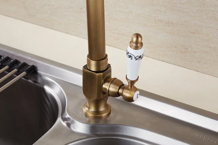 Single Cold Faucet Antique Brushed Brass Tap Basin Sink Faucet 360 Swivel Kitchen Water Crane
