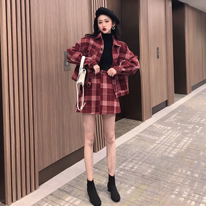 

2020 Autumn Socialite Small Xiangfeng Suit Female Woolen Grid Foreign Style Coat Half Body Skirt Two-piece Set