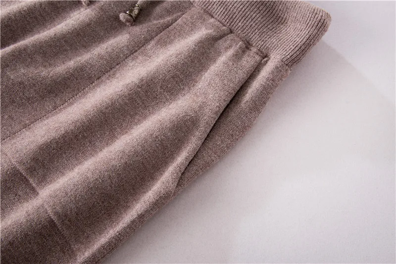 9467640949_1266139199